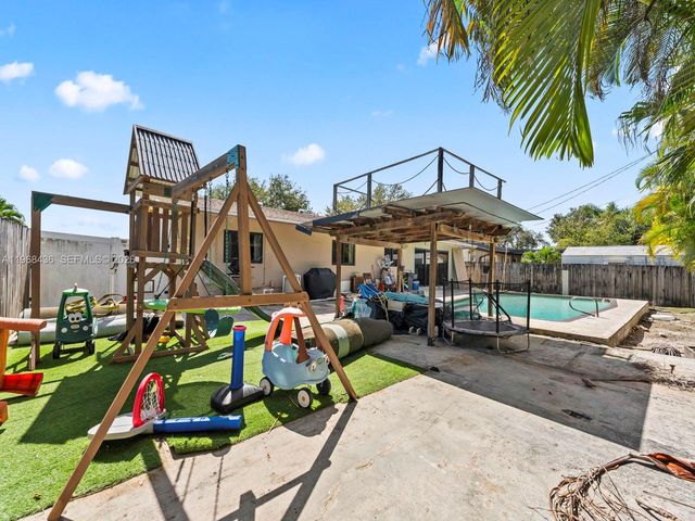 10415 SW 200th St, Cutler Bay, FL 33157