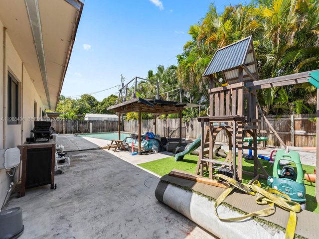 10415 SW 200th St, Cutler Bay, FL 33157