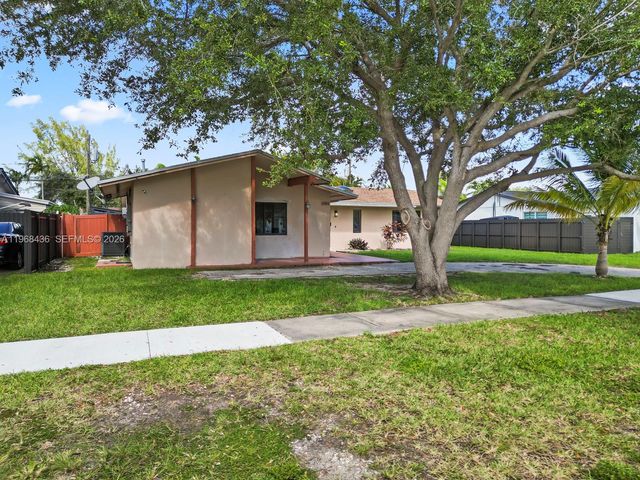 10415 SW 200th St, Cutler Bay, FL 33157