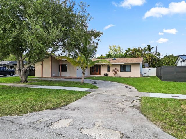 10415 SW 200th St, Cutler Bay, FL 33157