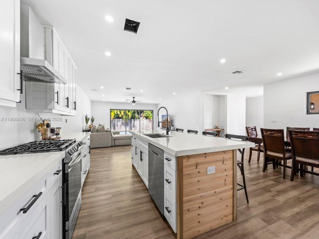 10415 SW 200th St, Cutler Bay, FL 33157