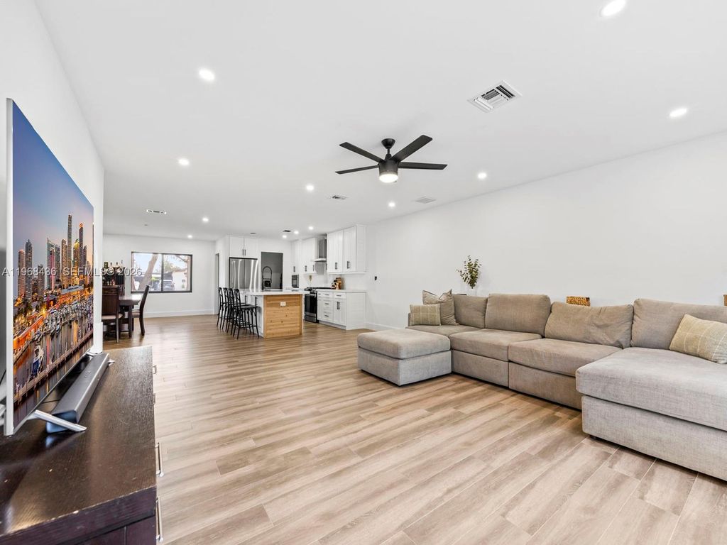 10415 SW 200th St, Cutler Bay, FL 33157