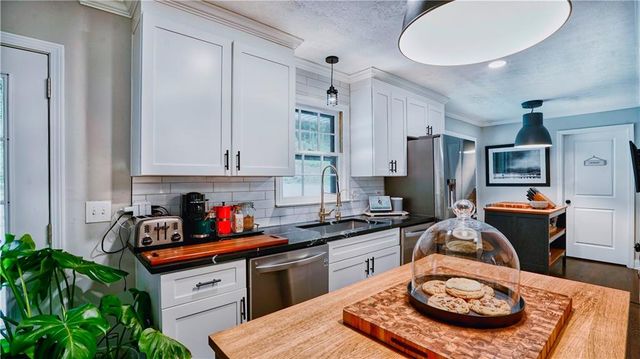 3740 High Point Lane SW, Atlanta, GA 30331