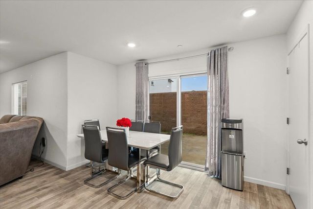 6421 Maple Leaf Ln, Riverbank, CA 95367