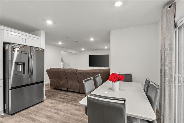 6421 Maple Leaf Ln, Riverbank, CA 95367