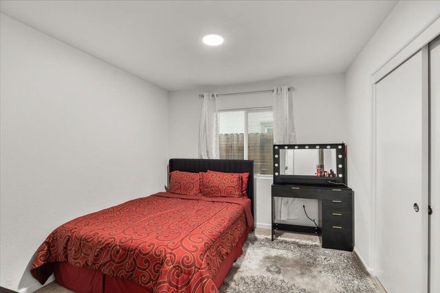 6421 Maple Leaf Ln, Riverbank, CA 95367