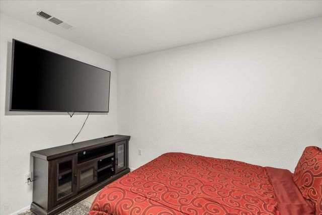 6421 Maple Leaf Ln, Riverbank, CA 95367