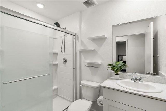 6421 Maple Leaf Ln, Riverbank, CA 95367