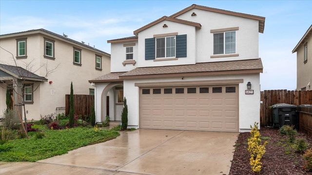 6421 Maple Leaf Ln, Riverbank, CA 95367