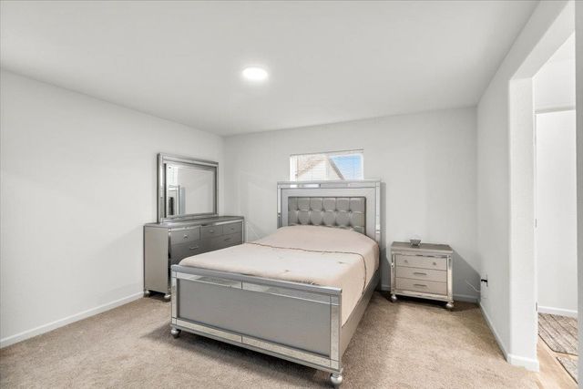 6421 Maple Leaf Ln, Riverbank, CA 95367