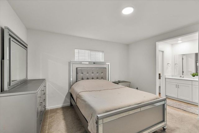 6421 Maple Leaf Ln, Riverbank, CA 95367