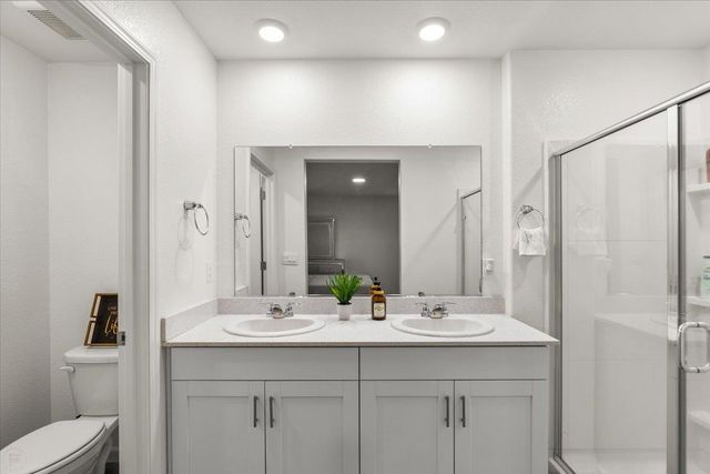 6421 Maple Leaf Ln, Riverbank, CA 95367