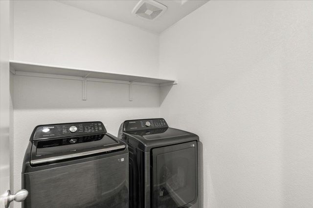 6421 Maple Leaf Ln, Riverbank, CA 95367