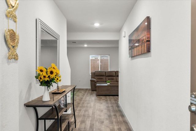 6421 Maple Leaf Ln, Riverbank, CA 95367