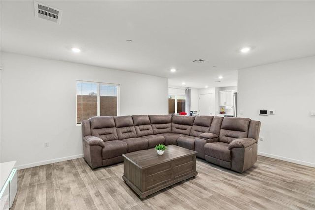 6421 Maple Leaf Ln, Riverbank, CA 95367