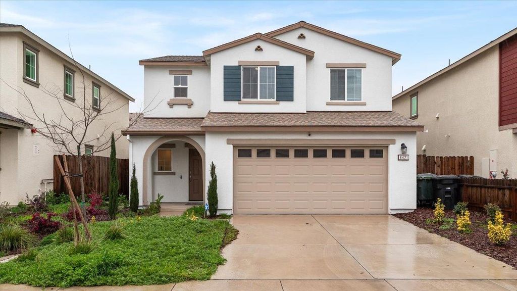 6421 Maple Leaf Ln, Riverbank, CA 95367