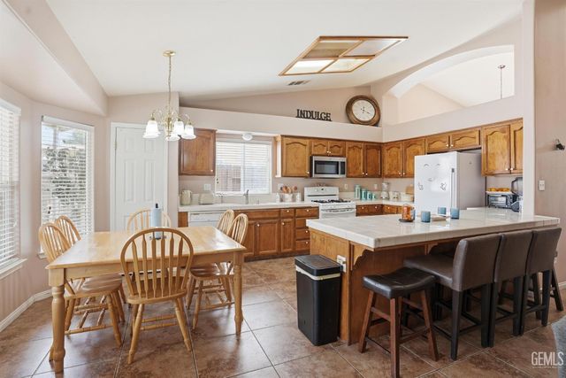 4202 Silver Maple Court, Bakersfield, CA 93313