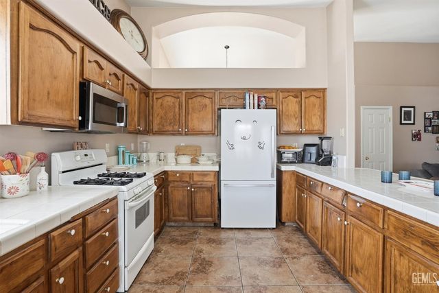 4202 Silver Maple Court, Bakersfield, CA 93313