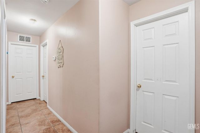 4202 Silver Maple Court, Bakersfield, CA 93313