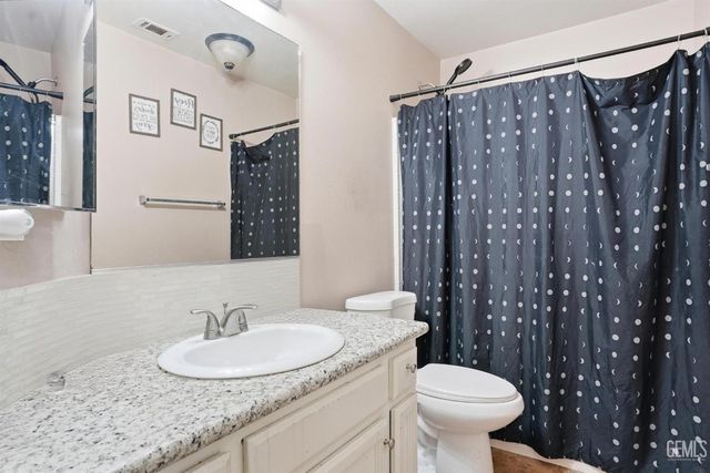 4202 Silver Maple Court, Bakersfield, CA 93313