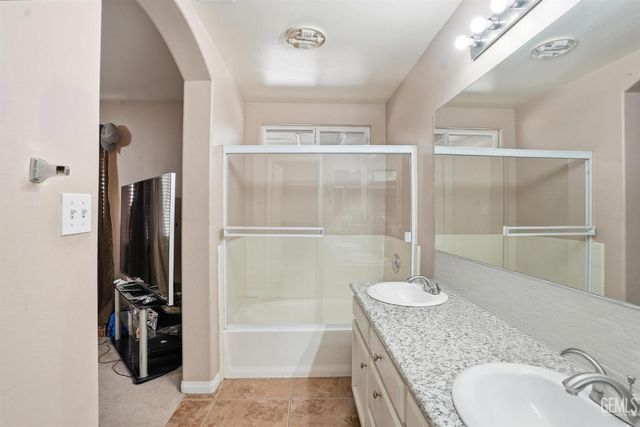 4202 Silver Maple Court, Bakersfield, CA 93313