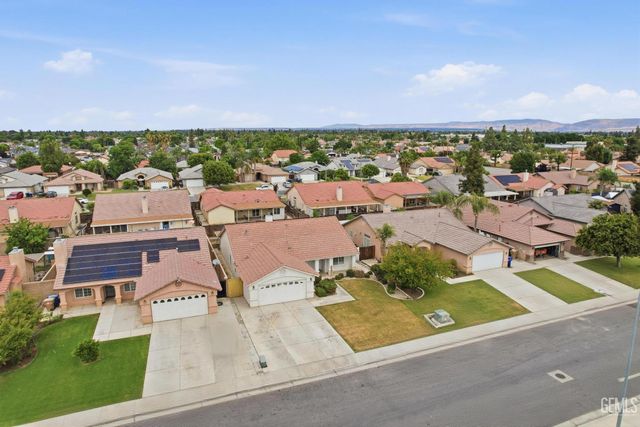 4202 Silver Maple Court, Bakersfield, CA 93313