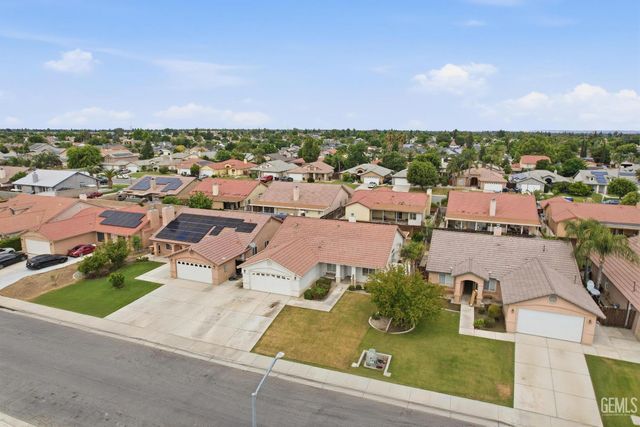 4202 Silver Maple Court, Bakersfield, CA 93313