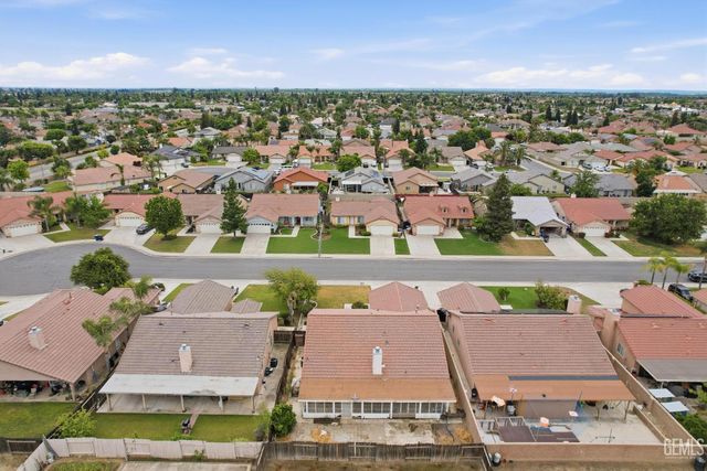 4202 Silver Maple Court, Bakersfield, CA 93313