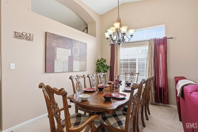4202 Silver Maple Court, Bakersfield, CA 93313