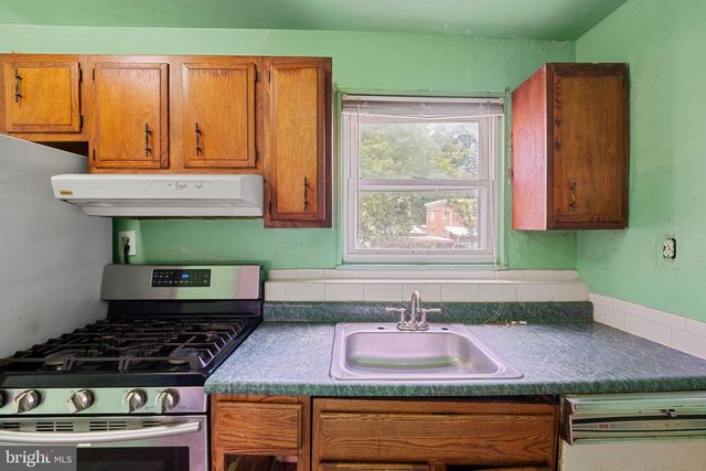 4956 SARGENT RD NE, Washington, DC 20017