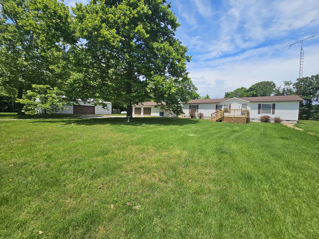 Image 1 of property listing at 14230 E Windsong Road, Mt Vernon, IL 62864
