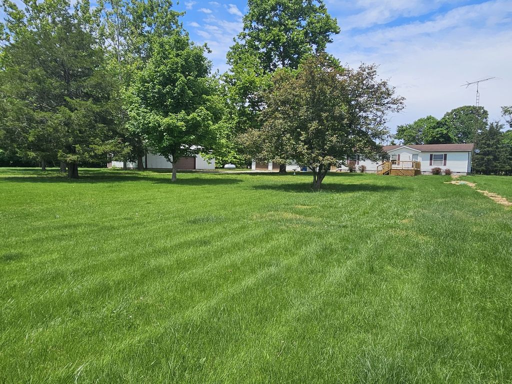 Image 2 of property listing at 14230 E Windsong Road, Mt Vernon, IL 62864