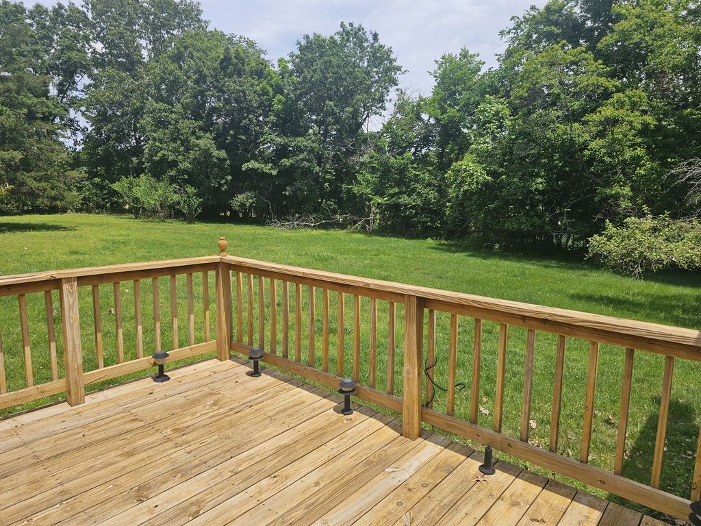 Image 12 of property listing at 14230 E Windsong Road, Mt Vernon, IL 62864