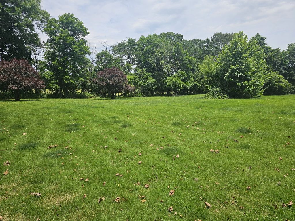 Image 16 of property listing at 14230 E Windsong Road, Mt Vernon, IL 62864