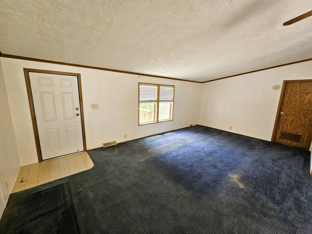 Image 19 of property listing at 14230 E Windsong Road, Mt Vernon, IL 62864