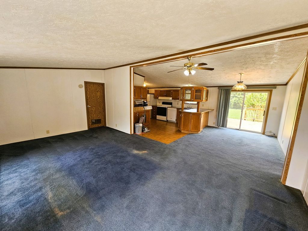 Image 20 of property listing at 14230 E Windsong Road, Mt Vernon, IL 62864