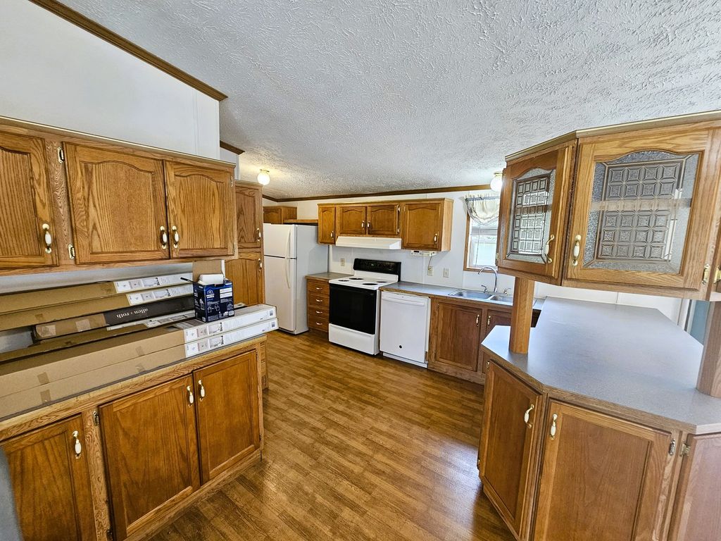Image 22 of property listing at 14230 E Windsong Road, Mt Vernon, IL 62864