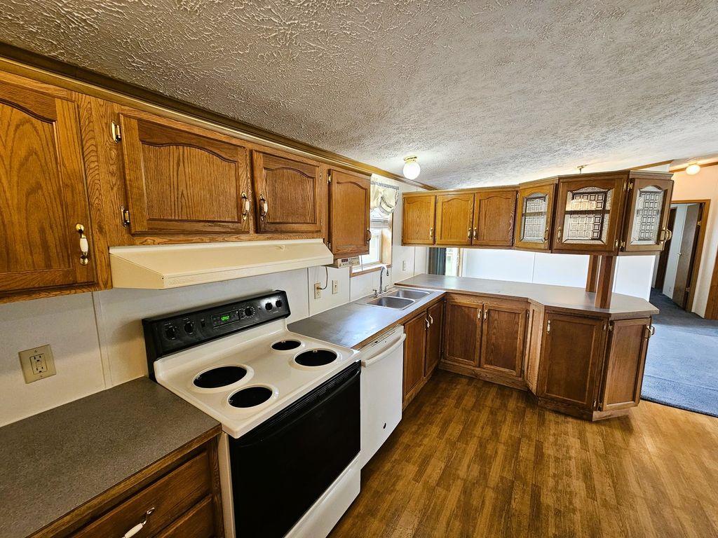 Image 23 of property listing at 14230 E Windsong Road, Mt Vernon, IL 62864