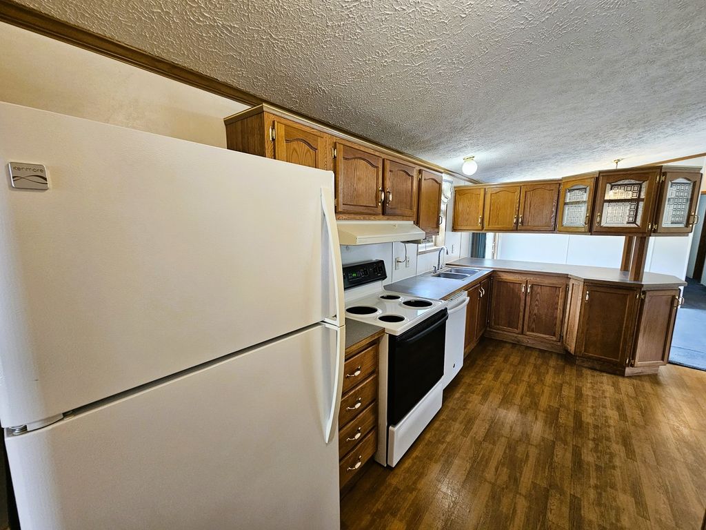 Image 24 of property listing at 14230 E Windsong Road, Mt Vernon, IL 62864