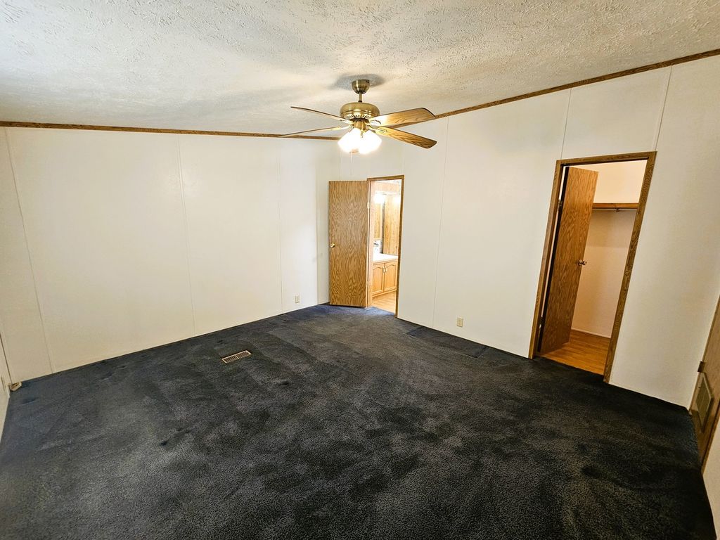 Image 26 of property listing at 14230 E Windsong Road, Mt Vernon, IL 62864