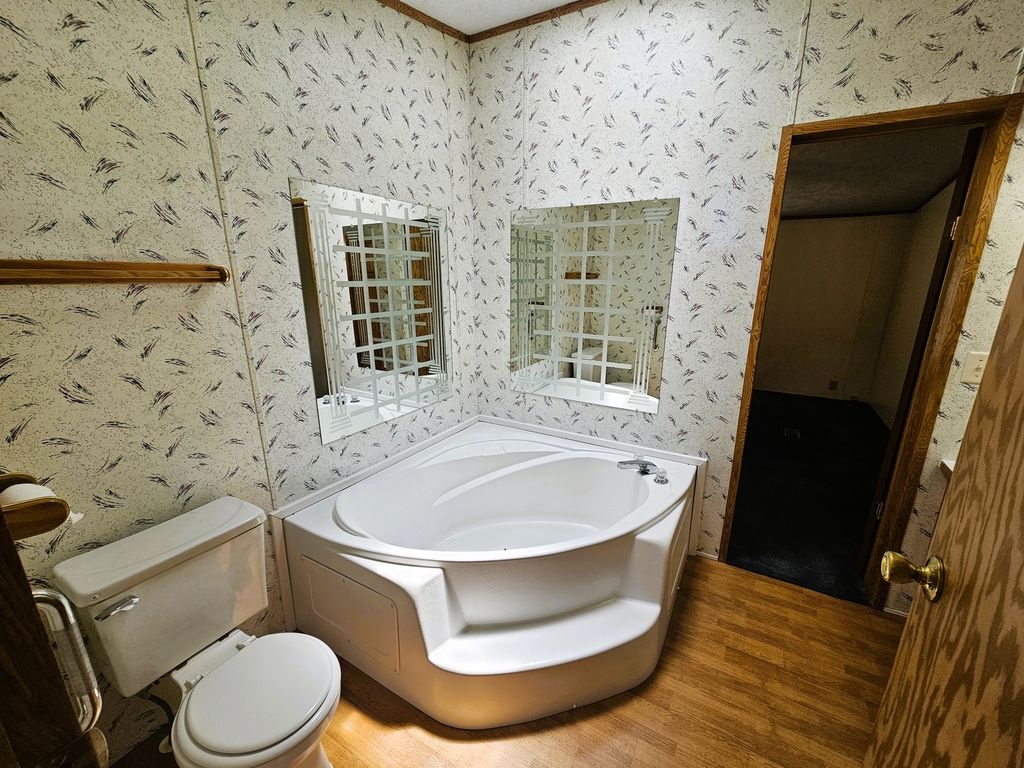 Image 29 of property listing at 14230 E Windsong Road, Mt Vernon, IL 62864