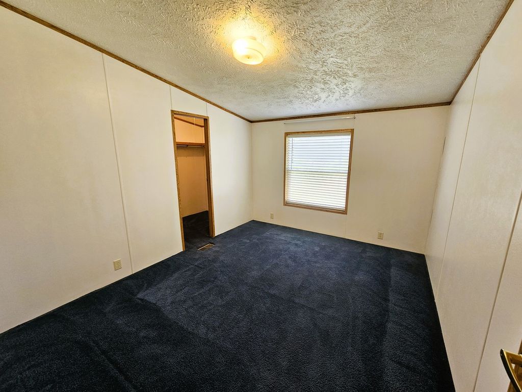 Image 31 of property listing at 14230 E Windsong Road, Mt Vernon, IL 62864