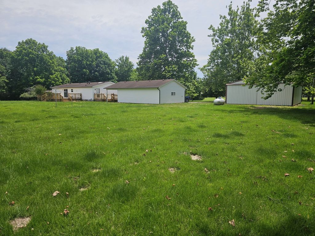 Image 6 of property listing at 14230 E Windsong Road, Mt Vernon, IL 62864
