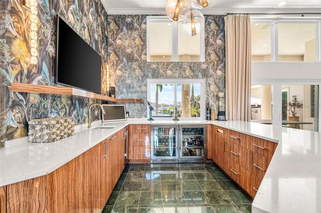 6320 PASADENA POINT BOULEVARD, Gulfport, FL 33707