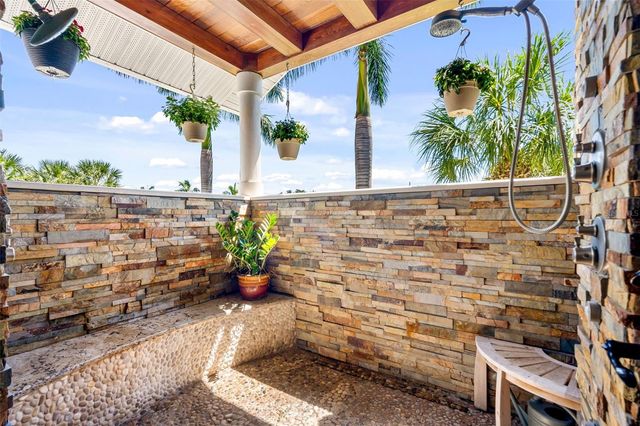 6320 PASADENA POINT BOULEVARD, Gulfport, FL 33707
