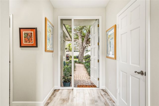 220 S Peppertree Drive, Vero Beach, FL 32963
