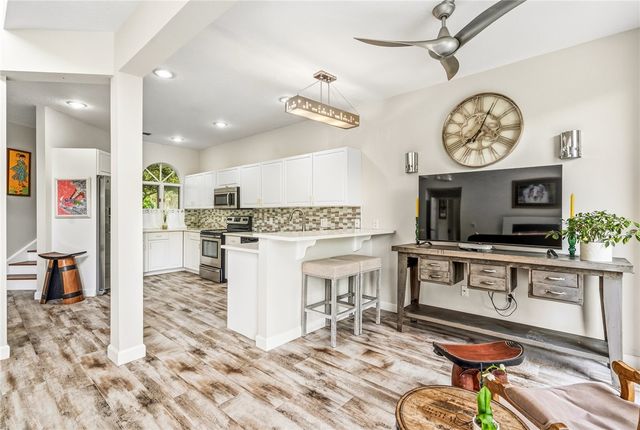 220 S Peppertree Drive, Vero Beach, FL 32963