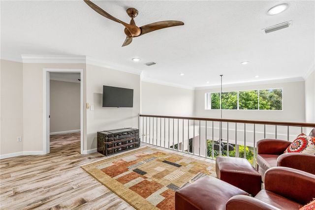 220 S Peppertree Drive, Vero Beach, FL 32963