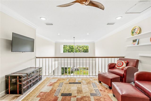 220 S Peppertree Drive, Vero Beach, FL 32963