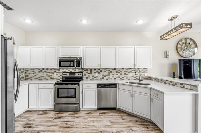 220 S Peppertree Drive, Vero Beach, FL 32963